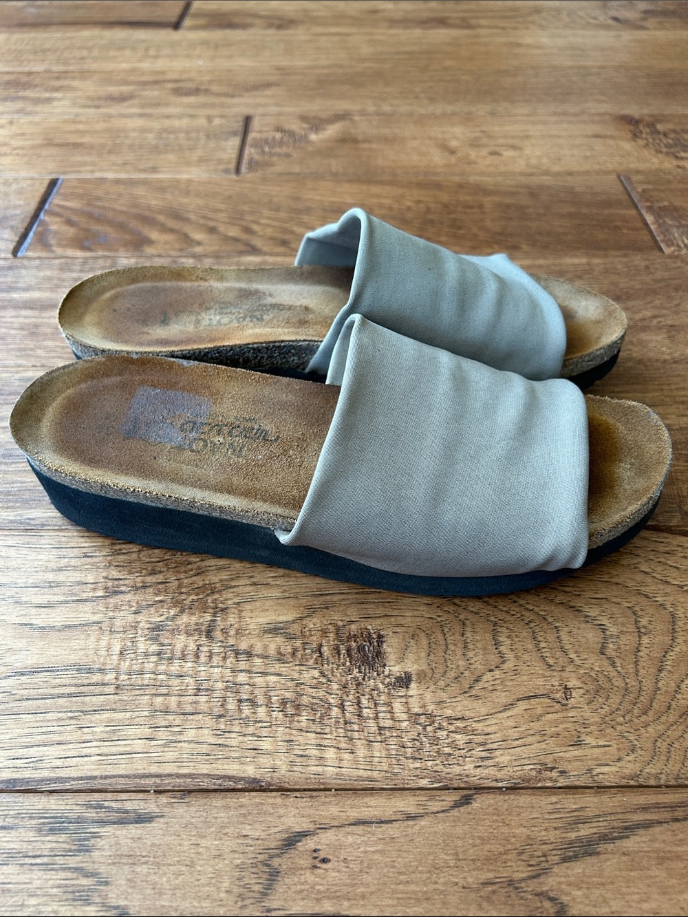 Naot Alana Slide Sandals Comfort Shoes Beige Stretch Size 39 Womens 8